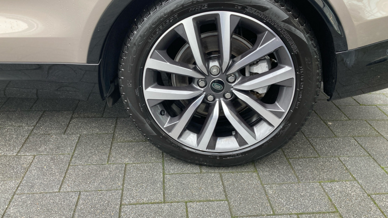 Land Rover Discovery 3.0 D300 Dynamic SE 5dr Auto Diesel Station Wagon